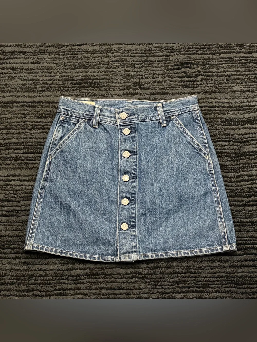 Levi’s Button Front Medium Wash Denim Mini Skirt with Front Pockets